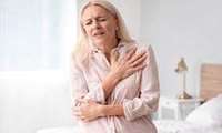 What are the signs of heart attack in a woman?